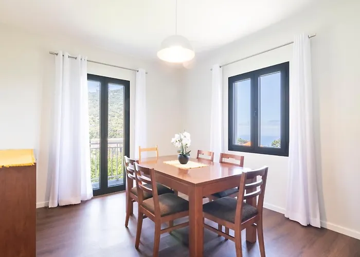 Willa Pearl Santana (Madeira)