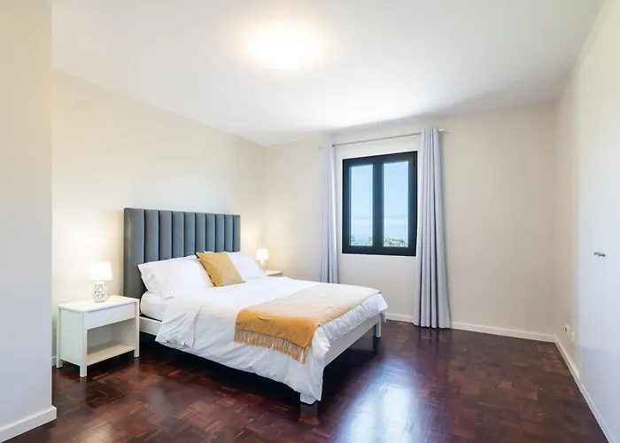 Pearl Santana (Madeira)