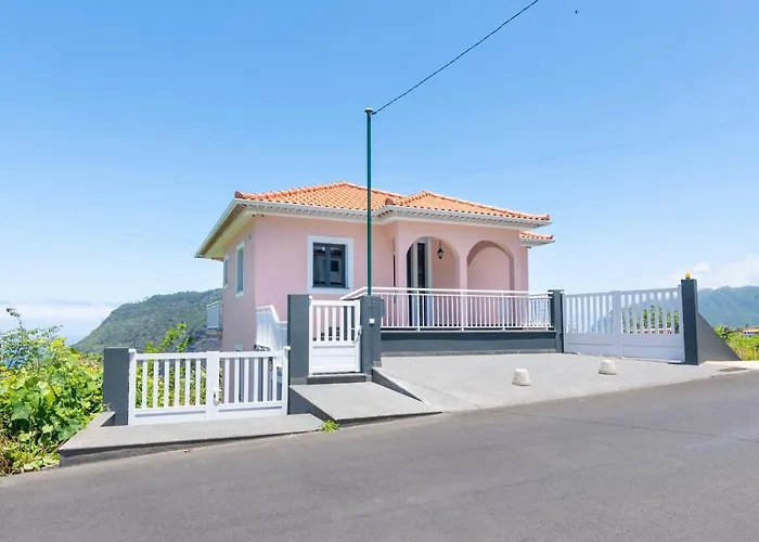 Pearl Santana (Madeira)