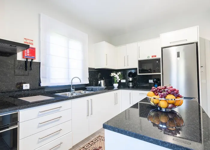 Willa Pearl Santana (Madeira)